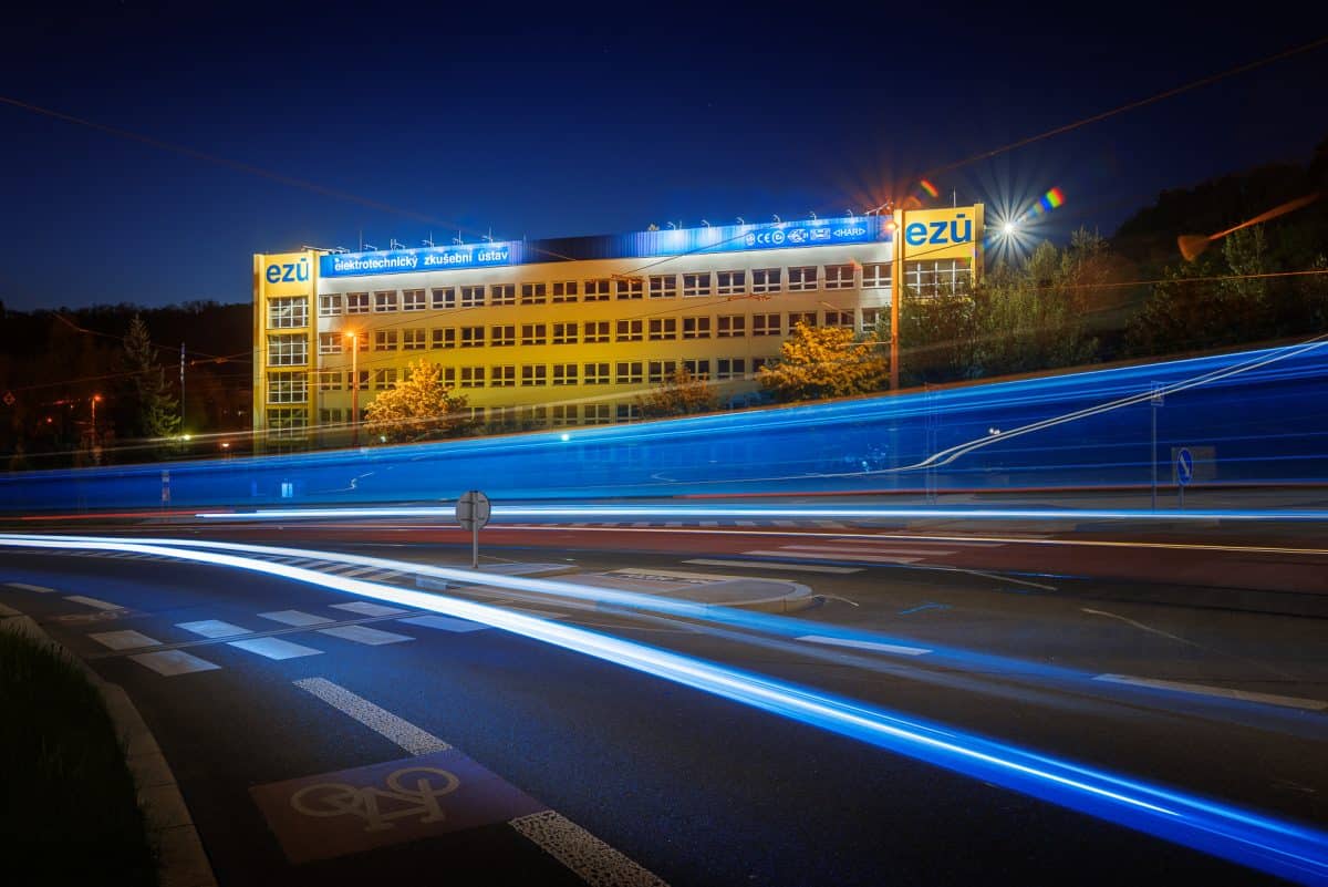 EZU budova noc